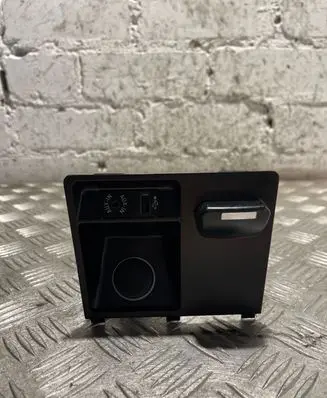 BMW X5 E70 USB socket connector 773201