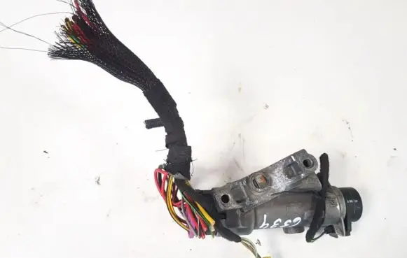 Volkswagen PASSAT B5 Ignition lock contact 4b0905851