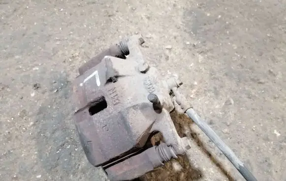 Nissan Qashqai Front brake caliper