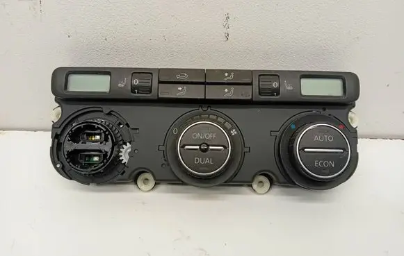 Volkswagen Jetta V Climate control unit