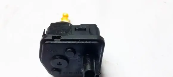 Headlight level adjustment motor