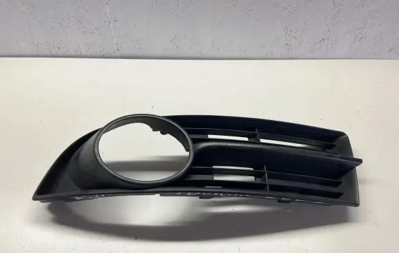 Volkswagen Touran I Front bumper lower grill 1T0853665A