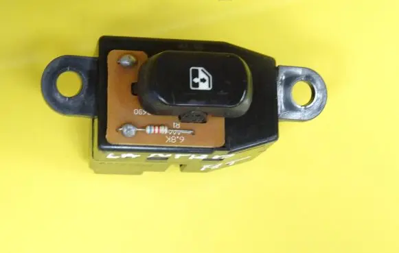 Hyundai Lantra I Electric window control switch 9358029000FRT 623W01620
