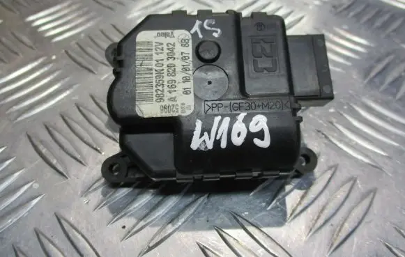 Mercedes-Benz A W169 Central body control module A1698203042