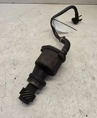 Volkswagen Golf III Vacuum pump 028207A