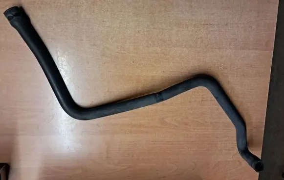 Mercedes-Benz S W126 Engine coolant pipe/hose 1265013082