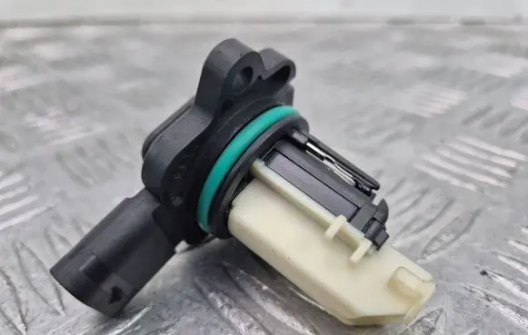 BMW 3 E90 E91 Mass air flow meter 7593624