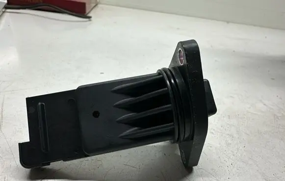 Mazda 2 Mass air flow meter E5T63271