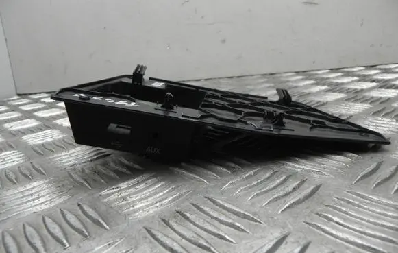 Seat Toledo IV (NH) EUR ISO radio connector 5JC857367A T9457