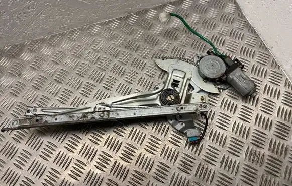 Mitsubishi Pajero Sport I Front door window regulator with motor MR144596 0621006526
