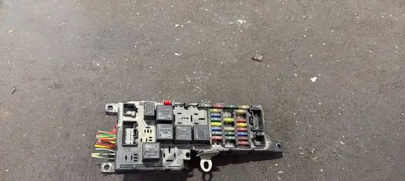 Volvo V70 Fuse box set 30728008 518829106