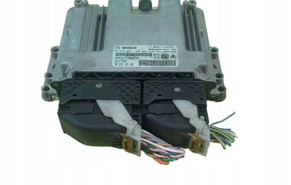 BMW 5 F10 F11 Engine control unit/module 0281017679