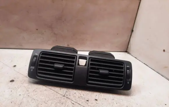 Volvo V50 Dash center air vent grill Y01145