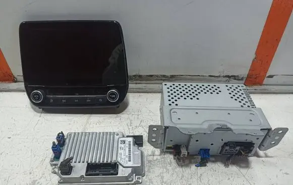 Ford Fiesta Radio/CD/DVD/GPS head unit H1BT18C815ZU KU5T14G371GFA