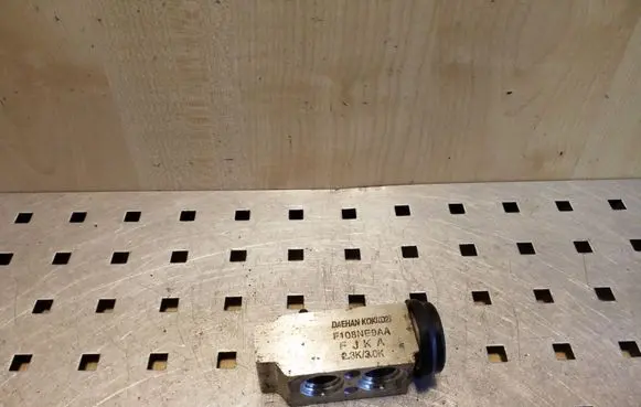 KIA Sportage Air conditioning (A/C) expansion valve F108NE9AA