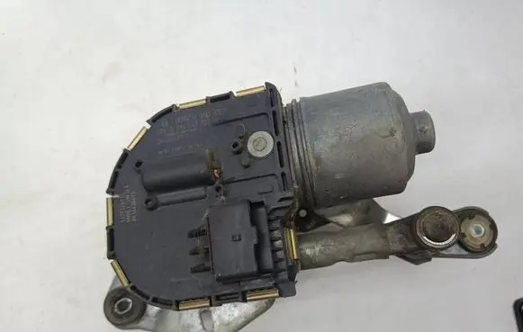 Peugeot 407 Wiper motor 0390241722