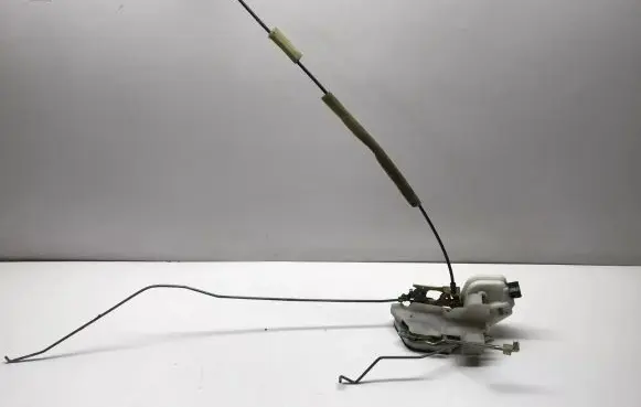 Mitsubishi Outlander Front door lock