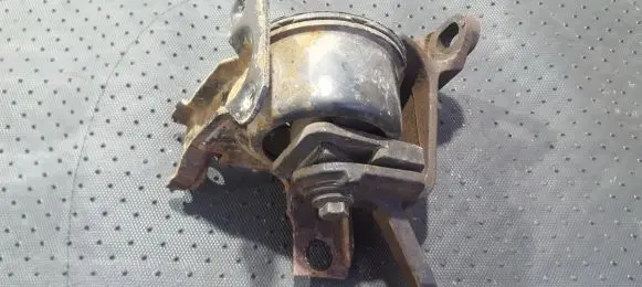 Ford Mondeo MK II Engine mount bracket 97BB7M125AA E-097-A