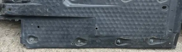 Center/middle under tray cover