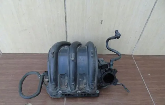 Volkswagen Fox Intake manifold 03D129766L