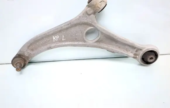 Hyundai i40 Front lower control arm/wishbone 848106 A6082M