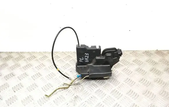 Hyundai Trajet Front door lock