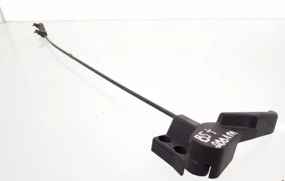 Volkswagen PASSAT B5.5 Engine bonnet (hood) release handle 3B1823533