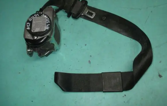 Audi A4 S4 B7 8E 8H Front seatbelt 8H0857706C