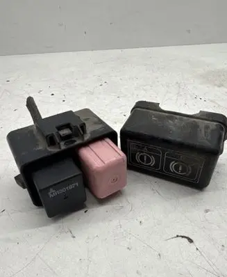 Mitsubishi Pajero Fuse box set 0568002920 MR301971