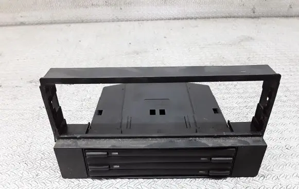 KIA Sorento Radio/GPS head unit trim 