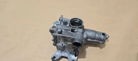 Volvo V40 Oil pump 31330979