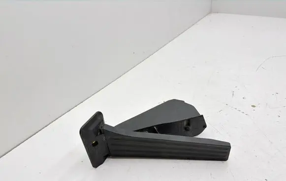 BMW 5 G30 G31 G38 Accelerator throttle pedal 6859999 21490710 2009171486