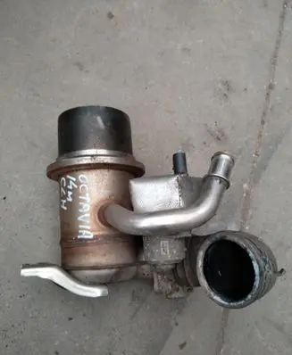 Skoda Octavia Mk3 (5E) Other engine bay part 04L131512D