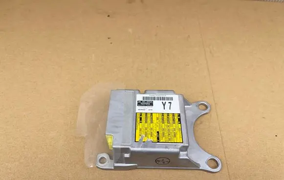 Lexus CT 200H Airbag control unit/module 8917076250