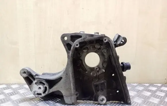 Opel Vectra C Fuel pump bracket 