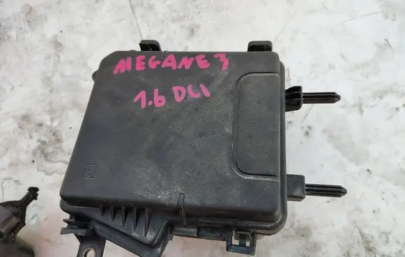 Renault Megane III Fuse box cover 284C40002R