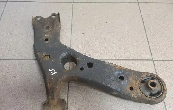 Toyota Auris 150 Front lower control arm/wishbone