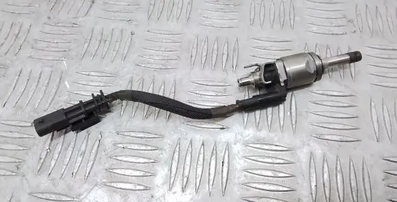 Volvo XC60 Fuel injector 31303495