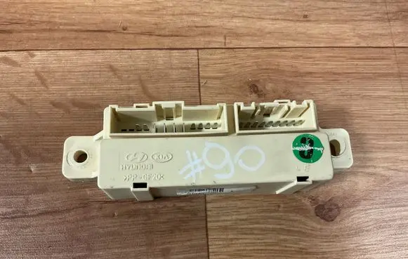 Hyundai i30 Door central lock control unit/module 919402H130 10424N AK1662