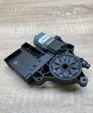 Volkswagen PASSAT B7 Front door window regulator motor 3C0959792C 3AA959702A