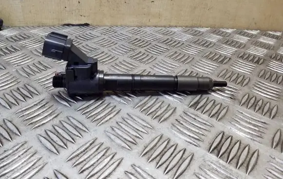 Volvo XC90 Fuel injector 31432836