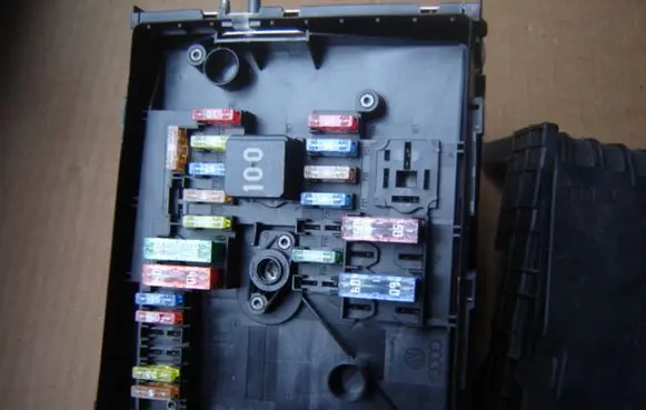 Audi A8 S8 D4 4H Fuse module