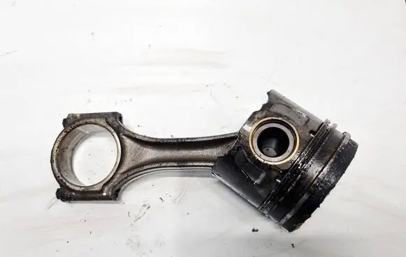 Land Rover Freelander 2 - LR2 Piston with connecting rod 