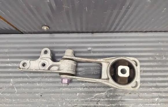 Toyota Yaris XP210 Engine mount vacuum valve YARISIVPODUSZKA