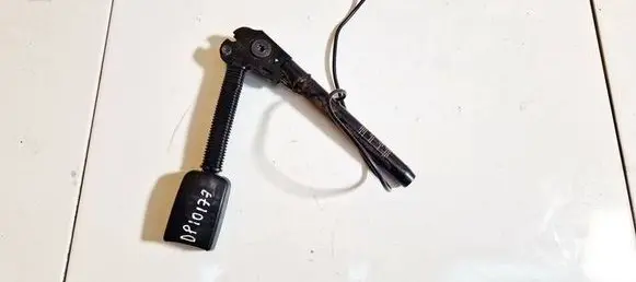 Front seatbelt buckle