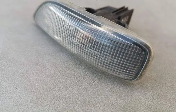 Volvo V70 Front fender indicator light 30722642