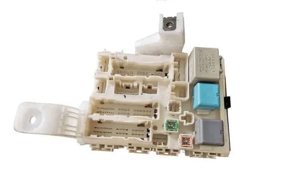 Toyota Prius (XW20) Fuse module 9312 411020920 8198046010