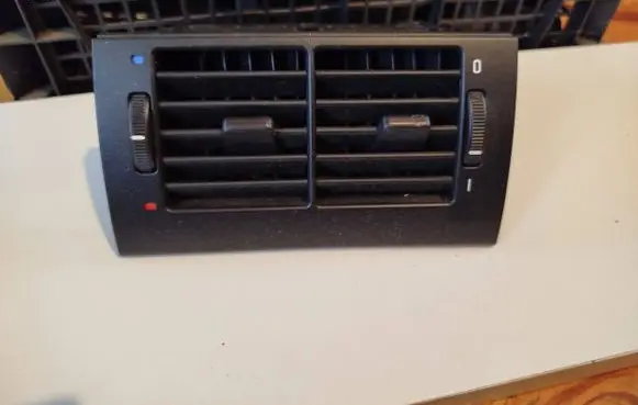 BMW 5 E39 Rear air vent grill 8376150
