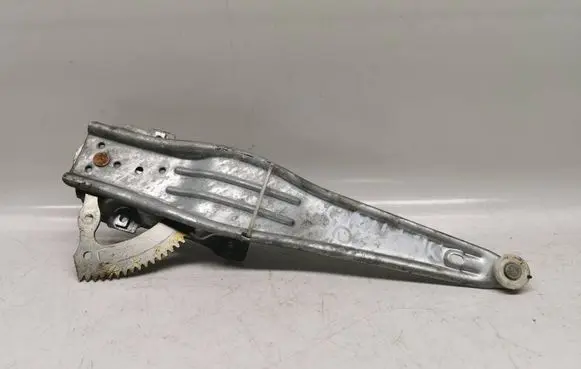 Rear door manual window regulator