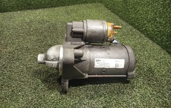 Renault Master III Starter motor 233009813R A4709060400 A1214172011